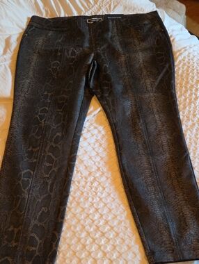 MELANIE LYNN Black Snake-Print Skinny Jeans